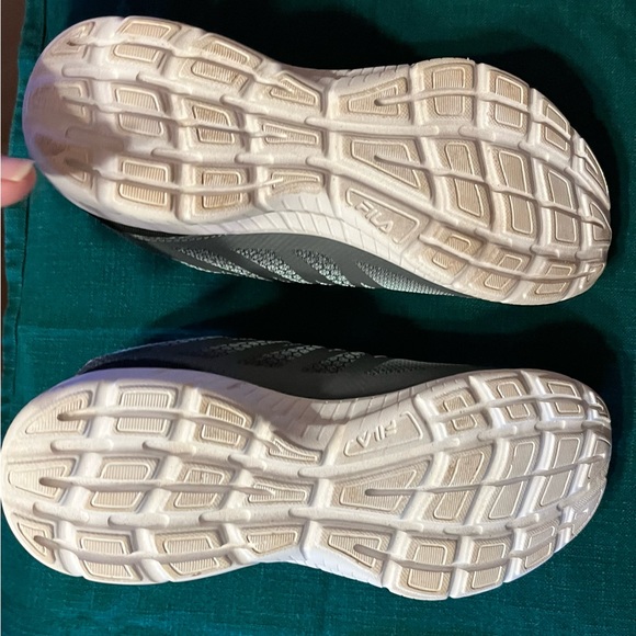 Fila Memory Foam Running Sneakers - Picture 3 of 6